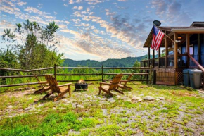 Mountain View/Jacuzzi/ Fire pit/ close to downtown